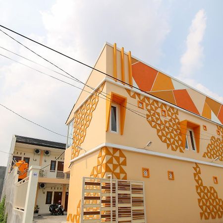 Reddoorz Syariah @ Pahlawan Sidoarjo Hotel Ngoại thất bức ảnh