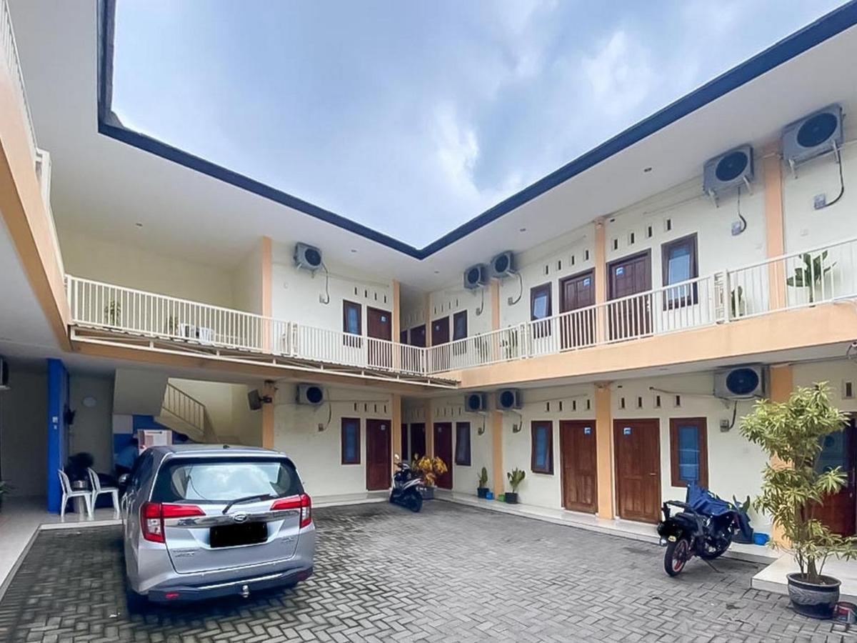 Reddoorz Syariah @ Pahlawan Sidoarjo Hotel Ngoại thất bức ảnh