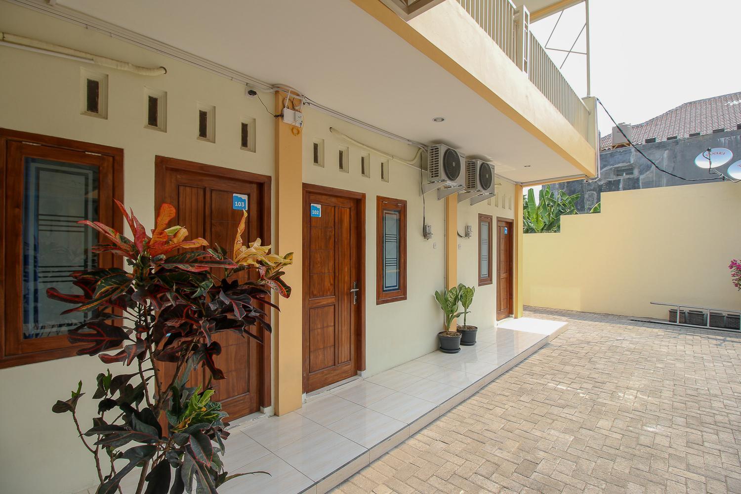 Reddoorz Syariah @ Pahlawan Sidoarjo Hotel Ngoại thất bức ảnh
