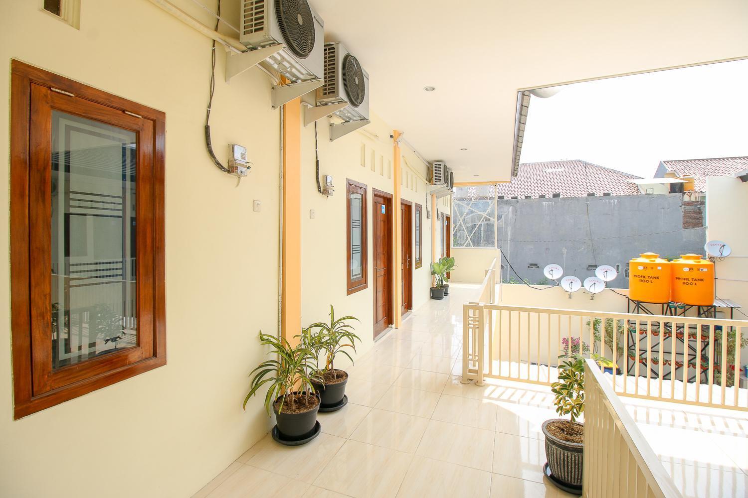 Reddoorz Syariah @ Pahlawan Sidoarjo Hotel Ngoại thất bức ảnh